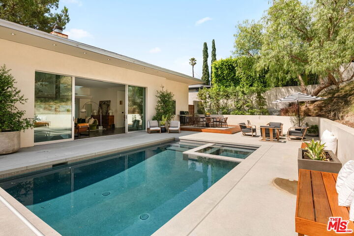8137 Amor Rd  Los Angeles CA 90046 photo