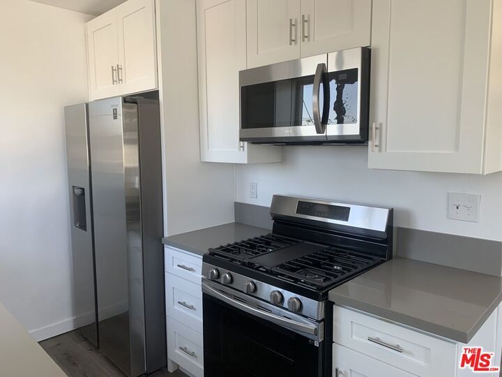 Property Photo:  6800 West Blvd  CA 90043 