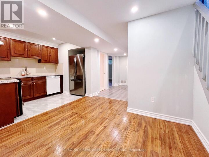 Photo de la propriété: 75 Rowatson Road Bsmt ON M1E 1K3