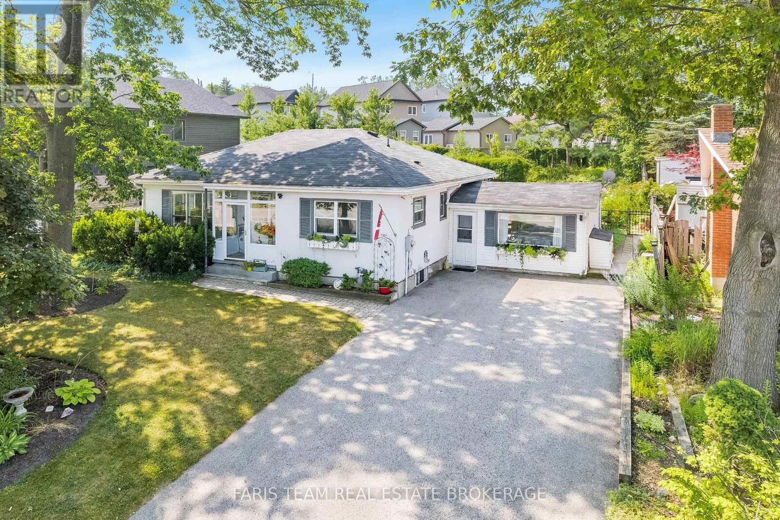 Photo de la propriété: 302 Sunnidale Road ON L4N 5P2