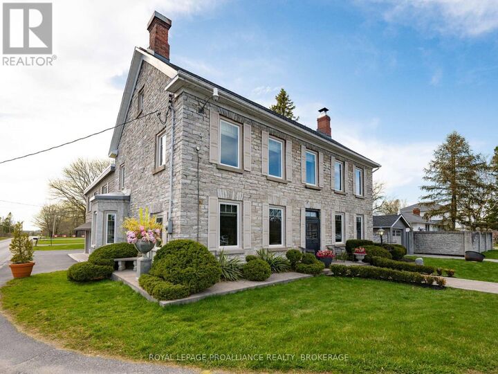 Photo de la propriété: 1863 Sydenham Road ON K7L 4V4