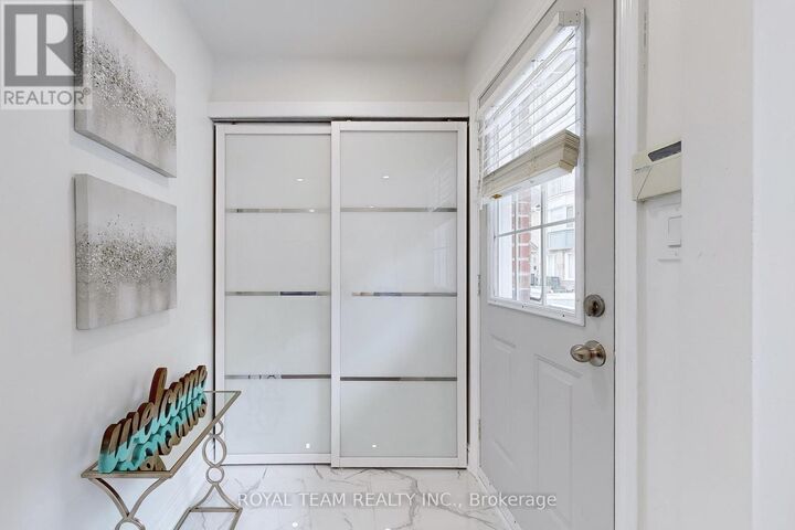 Property Photo:  151 Townsgate Drive 57  ON L4J 8J7 