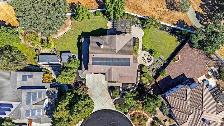 Property Photo: 2304 White Oak Pl CA 94550