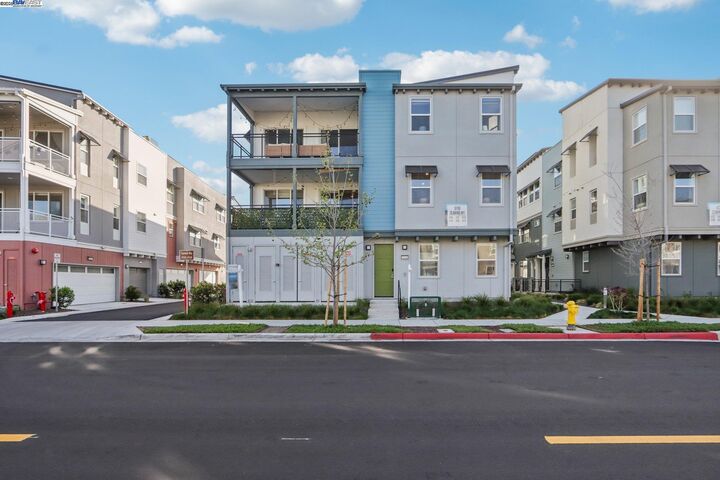 Property Photo:  9704 Seawind Way  CA 94560 