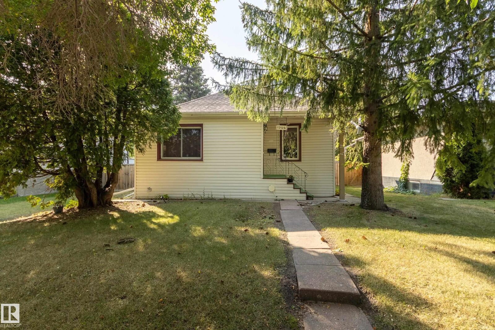 Property Photo:  12126 39 Street NW  AB T5W 2K1 