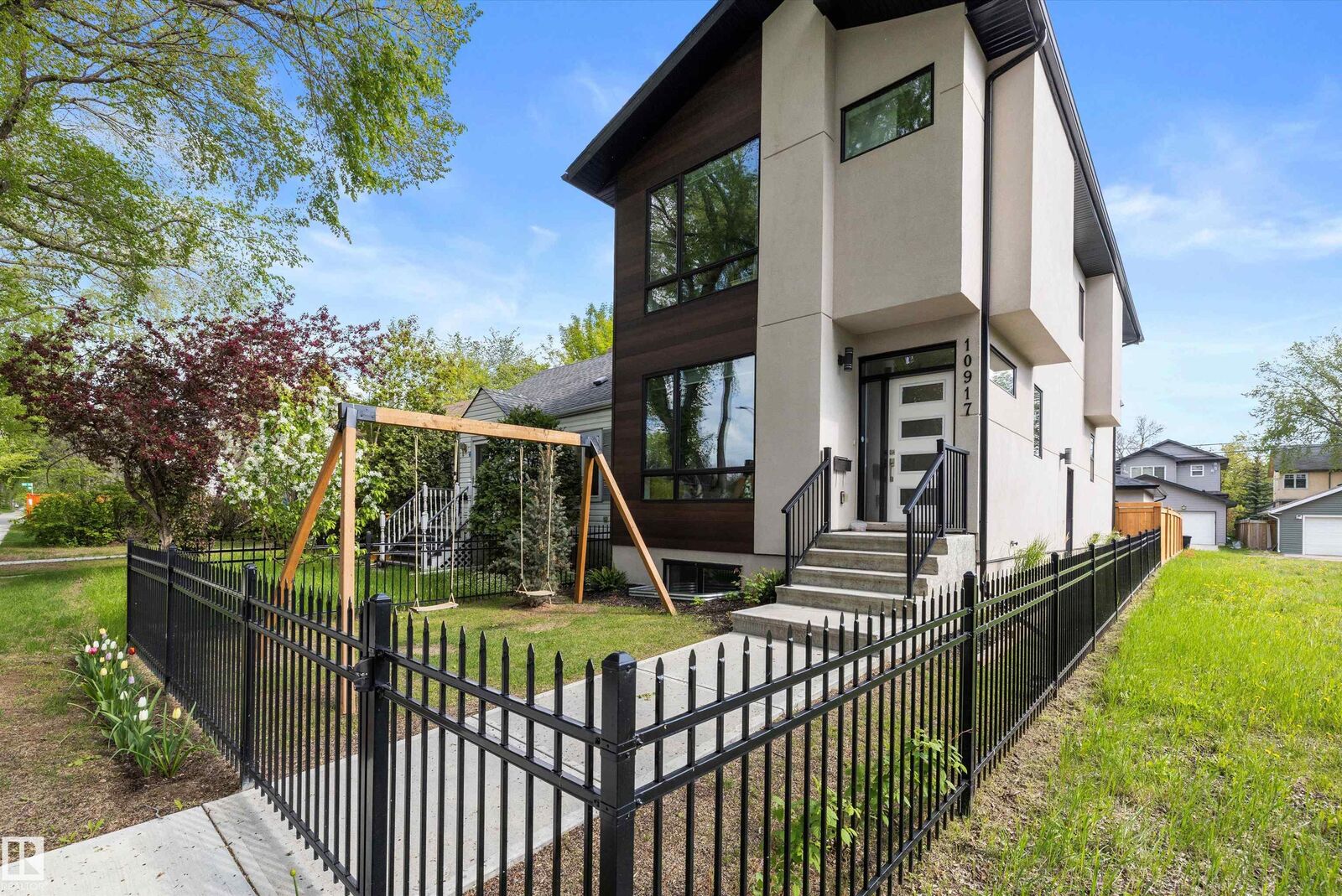 Property Photo:  10917 79 Avenue NW  AB T6G 0P1 