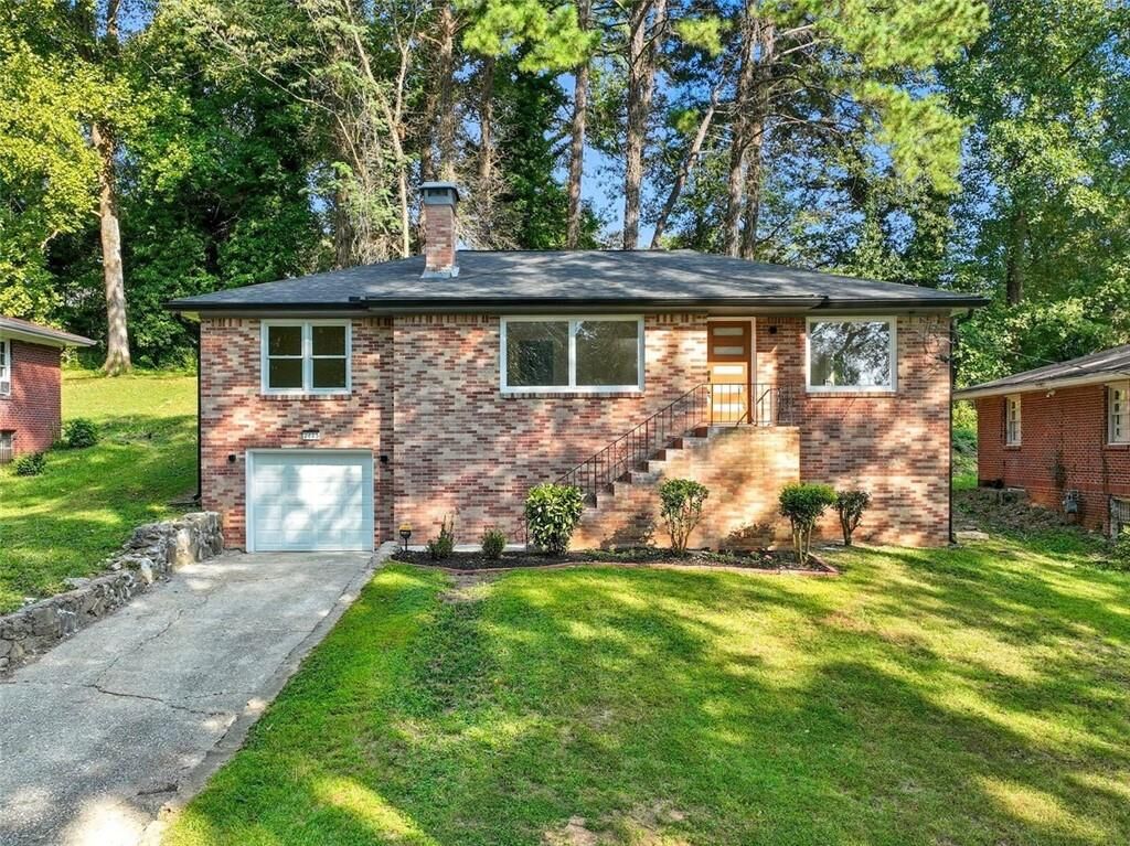 Property Photo: 2885 Dale Creek Drive NW GA 30318