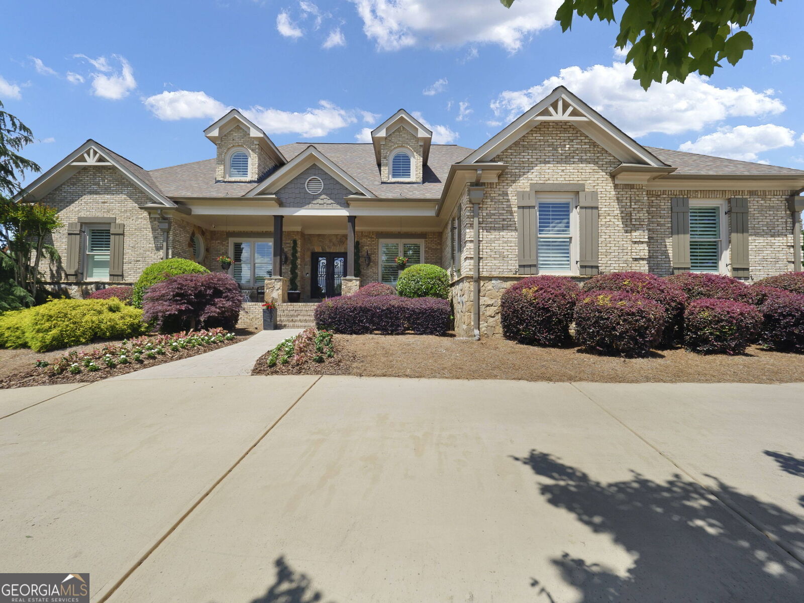 Property Photo:  2564 Northern Oak Drive  GA 30517 