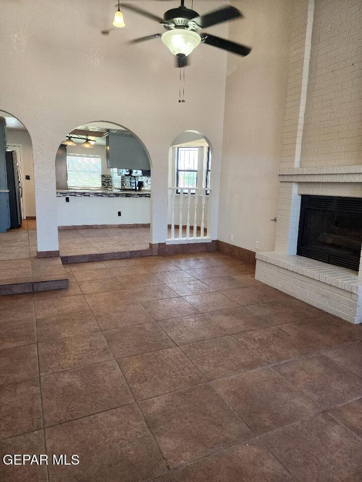 Property Photo:  