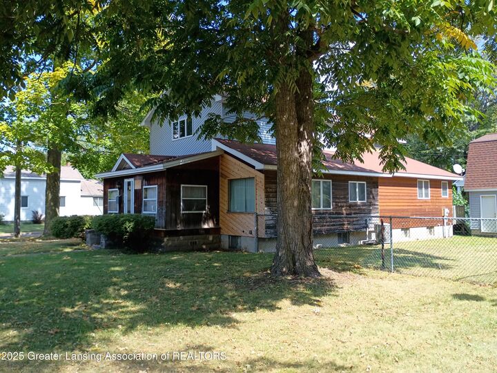 Property Photo:  601 S Cochran Avenue  MI 48813 