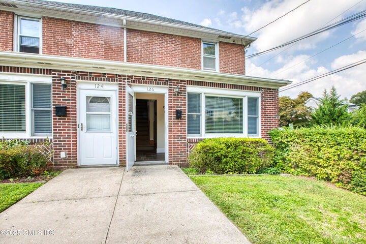 Property Photo:  126 Pemberwick Road Right Side  CT 06831 