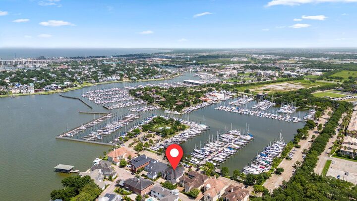 Property Photo:  4 Mariners Lane  TX 77565 