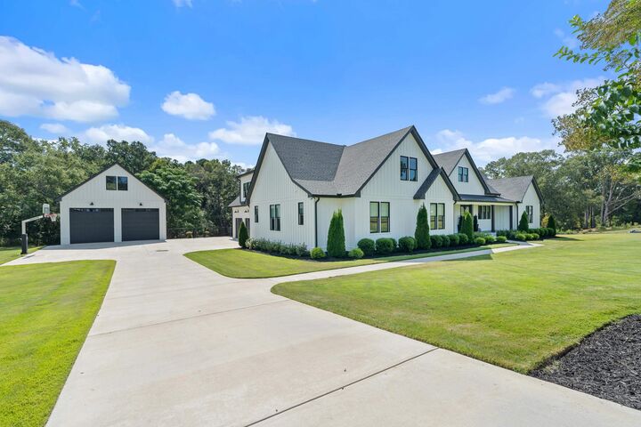 Property Photo:  1080 Sunset Bluff  GA 30642 
