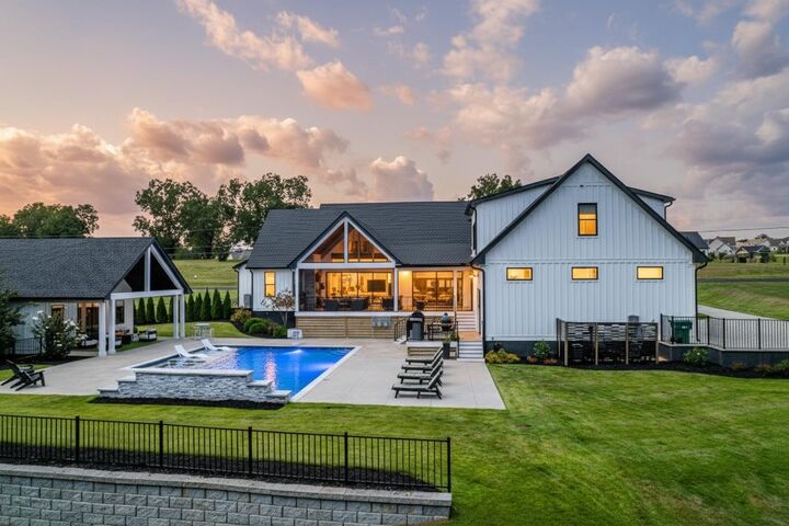 Property Photo:  1080 Sunset Bluff  GA 30642 