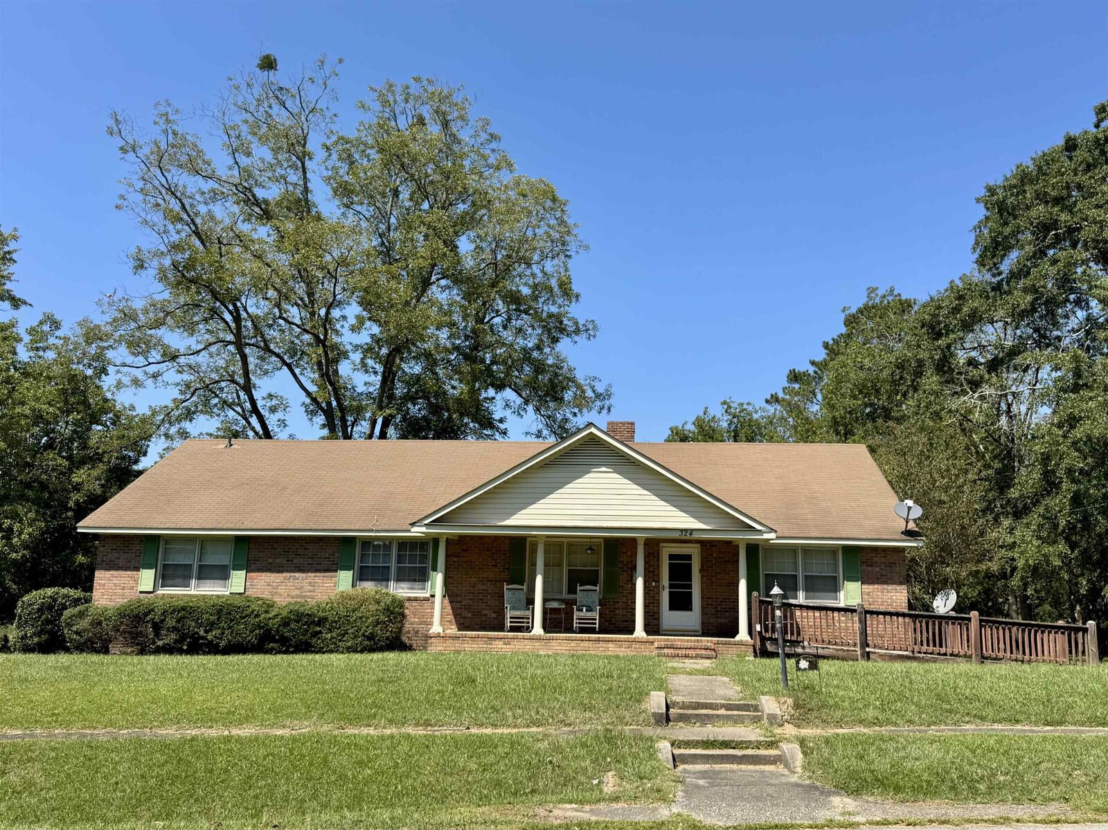 Property Photo:  324 N Rhodes Street  GA 30669 