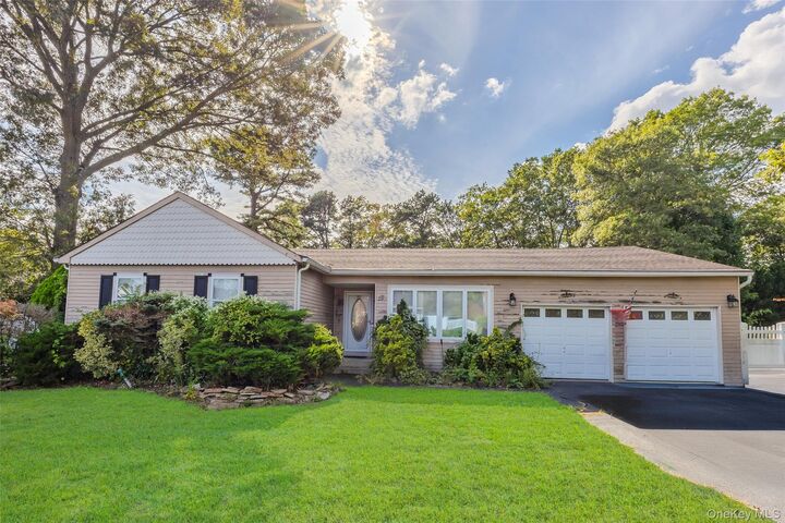 20 Westminster Drive  Bohemia NY 11716 photo