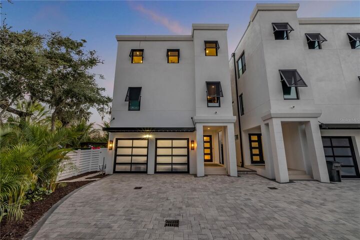 Property Photo: 550 S Peninsula Avenue FL 32169