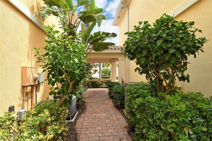 Property Photo:  1400 Burgos Drive  FL 34238 
