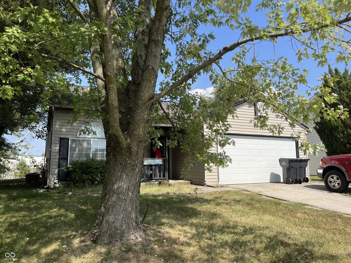 Property Photo:  172 Country Wood Drive  IN 46184 