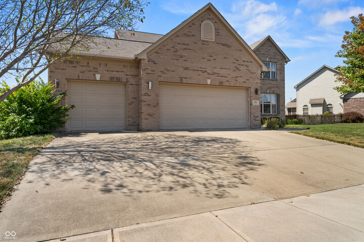 Property Photo:  2086 Woodfield Drive  IN 46143 
