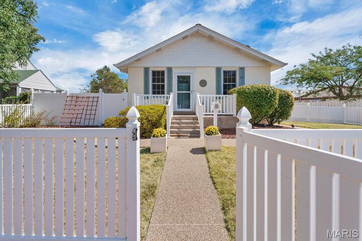 Property Photo: 1112 Simmons Avenue MO 63122