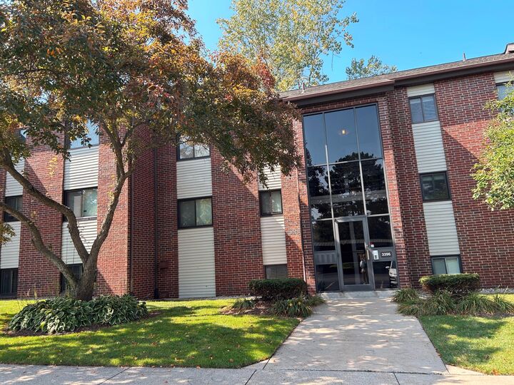 3396 Devonwood Hills NE  Grand Rapids MI 49525 photo