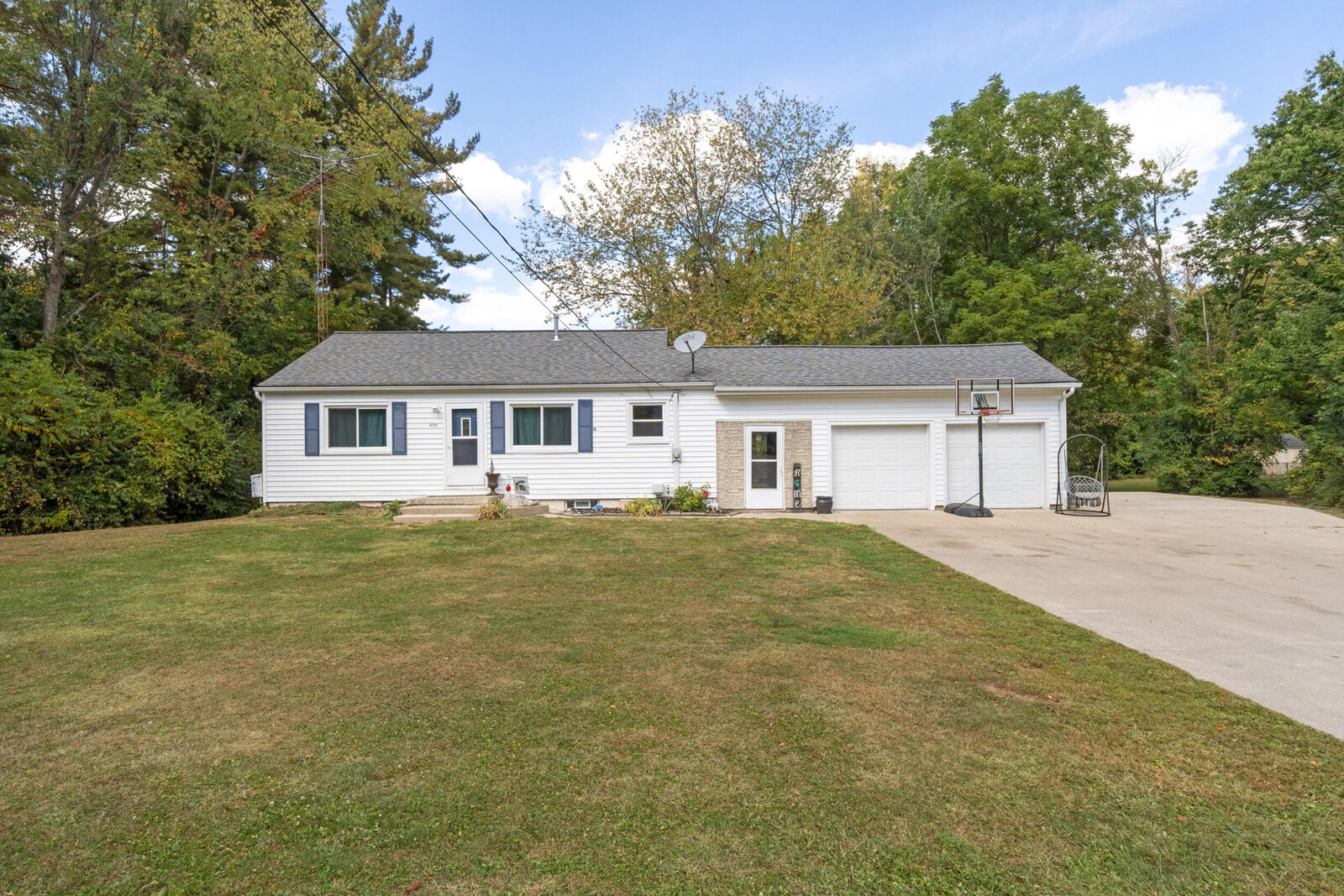 Property Photo:  430 McConnell Drive  MI 49201 