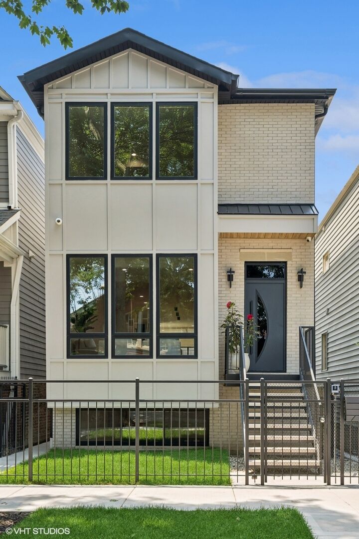 3040 N Hoyne Avenue  Chicago IL 60618 photo