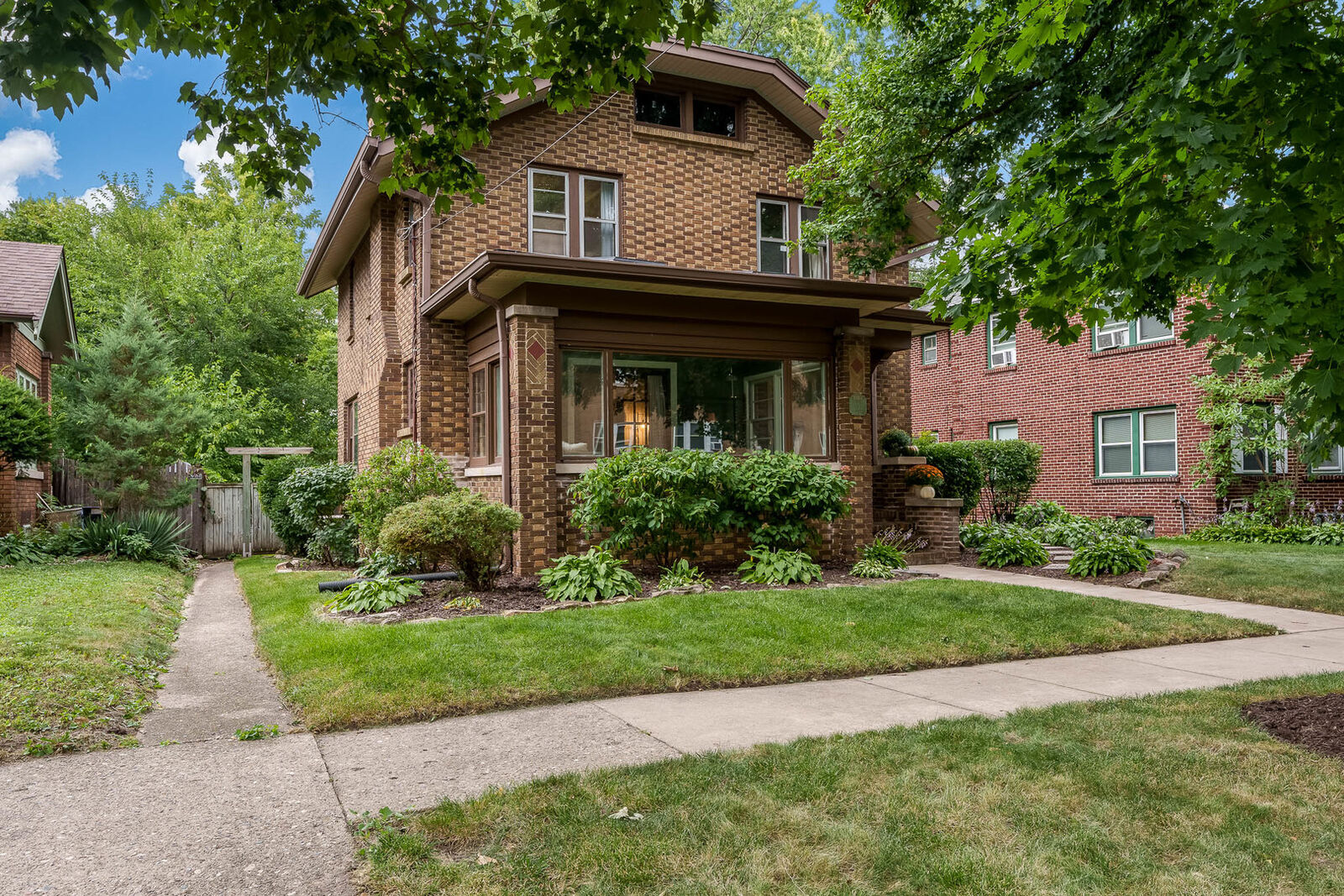 Property Photo:  1604 Crosby Street  IL 61107 