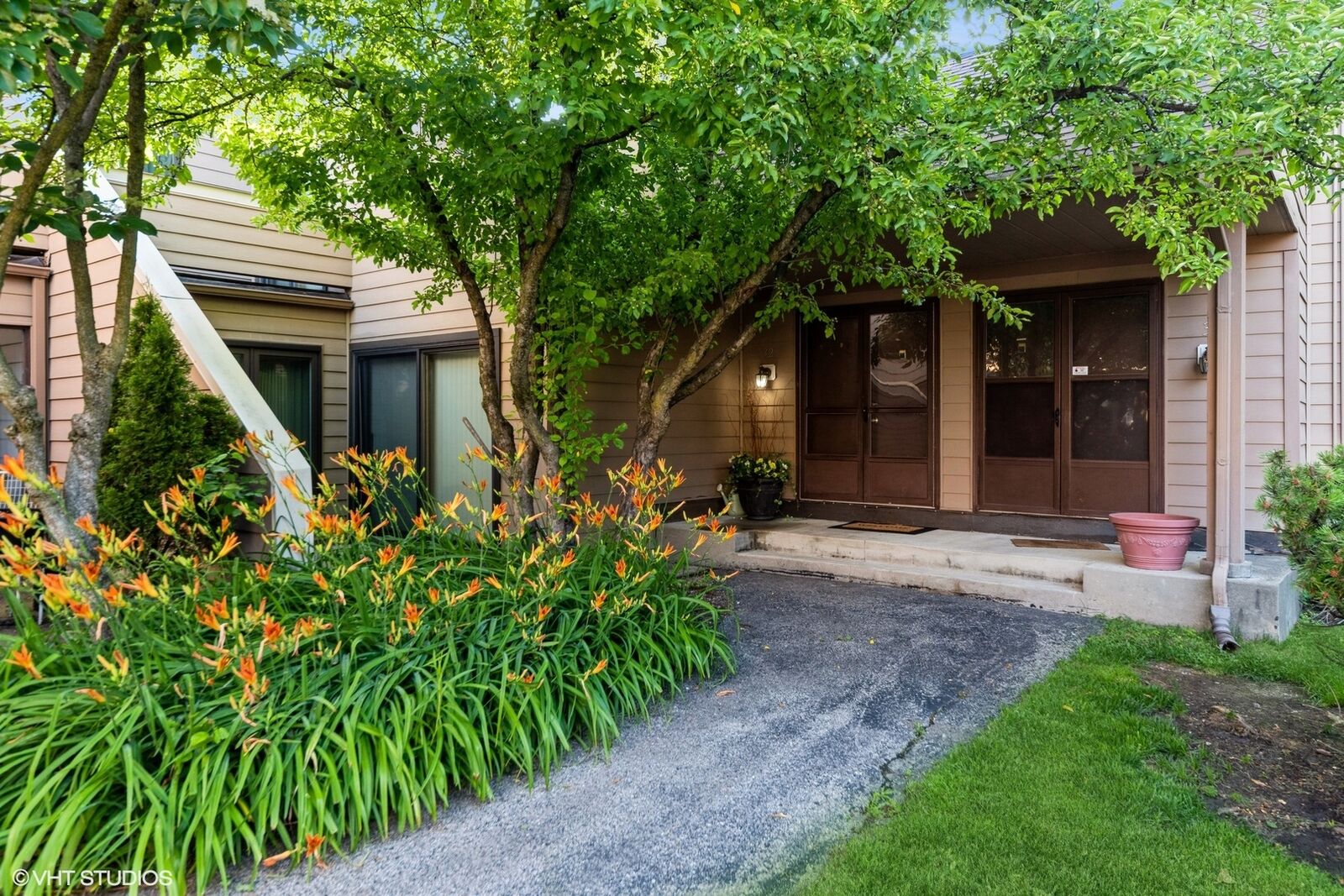 Property Photo:  3341 Beacon Street 32  IL 60064 