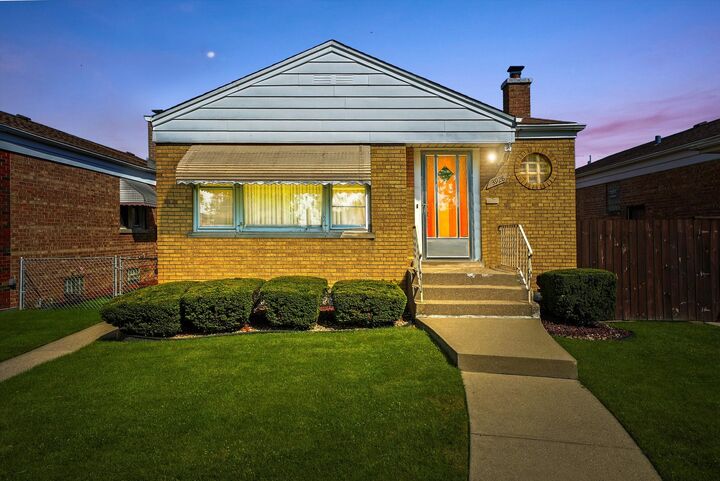 Property Photo:  3928 W 82nd Place  IL 60652 