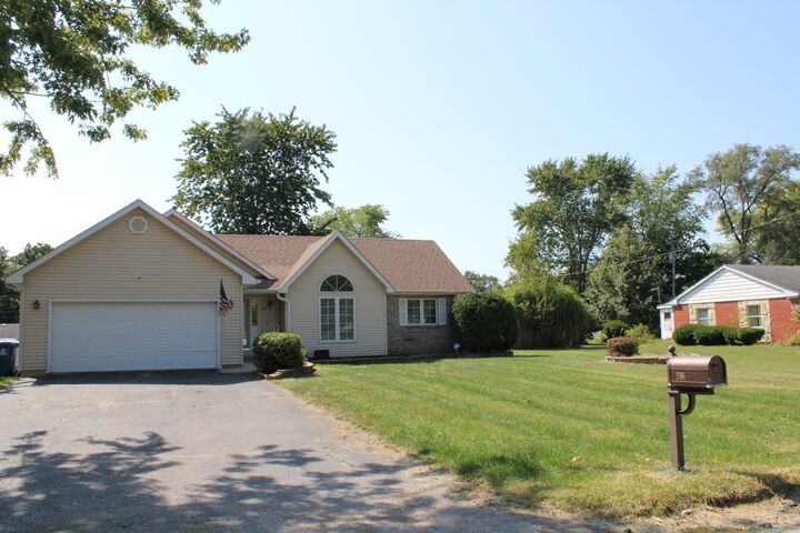 Property Photo:  206 1/2 Redbud Drive  IL 60433 