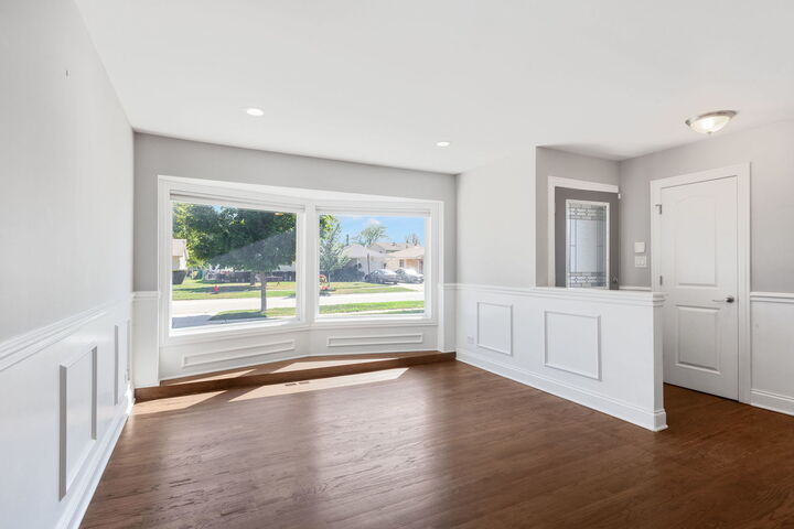 Property Photo:  66 Forest Lane  IL 60007 