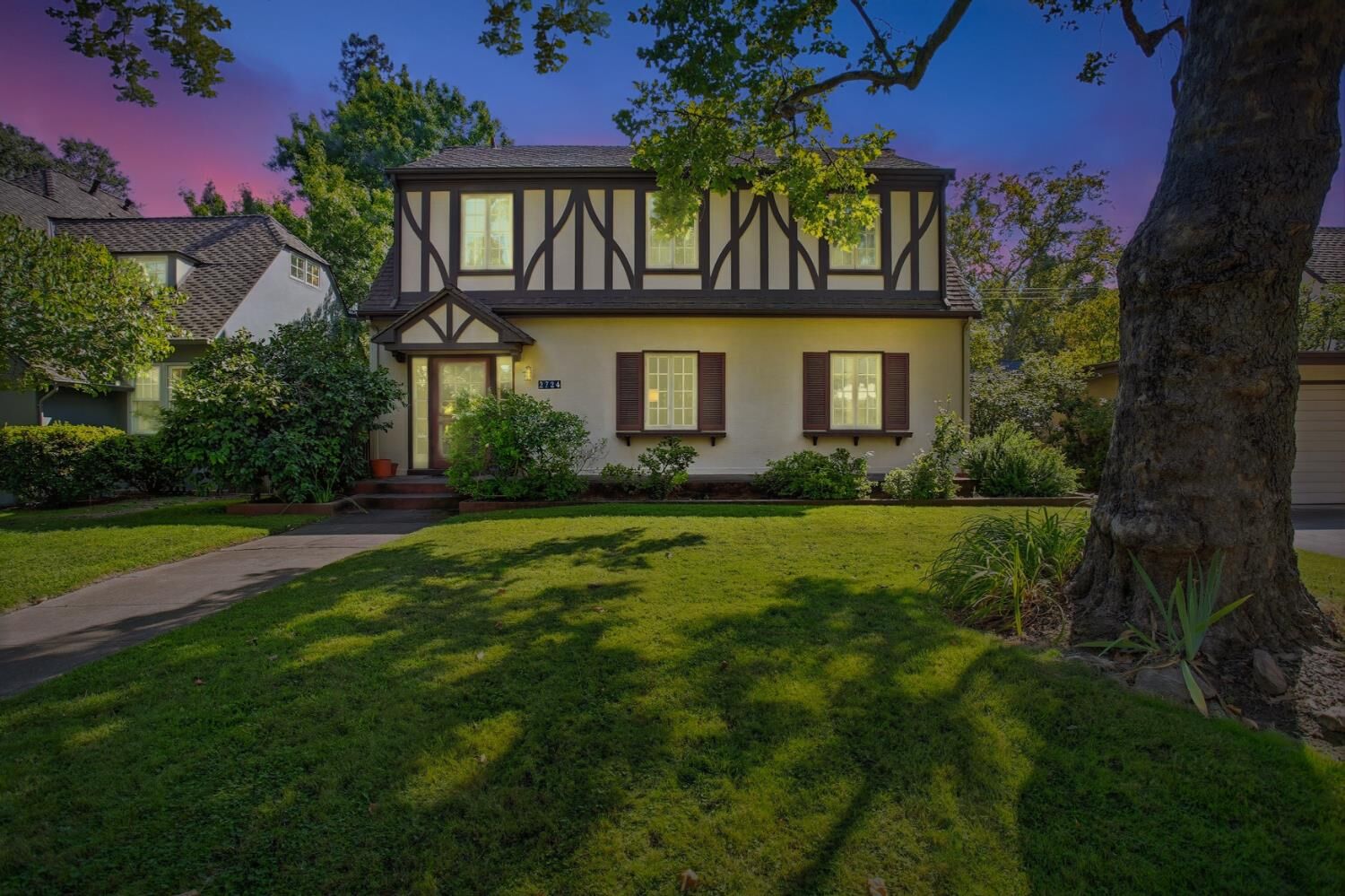 Property Photo:  2724 Curtis Way  CA 95818 