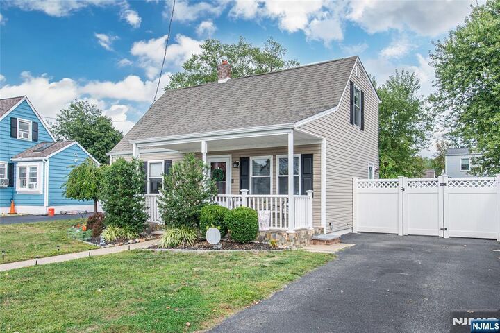 Property Photo:  90 Burnside Place  NJ 07420 