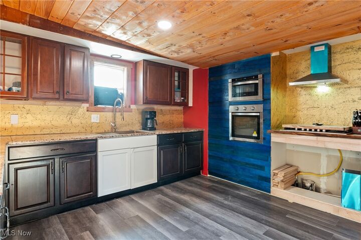 Property Photo:  6498 Stoddard Hayes Road  OH 44417 