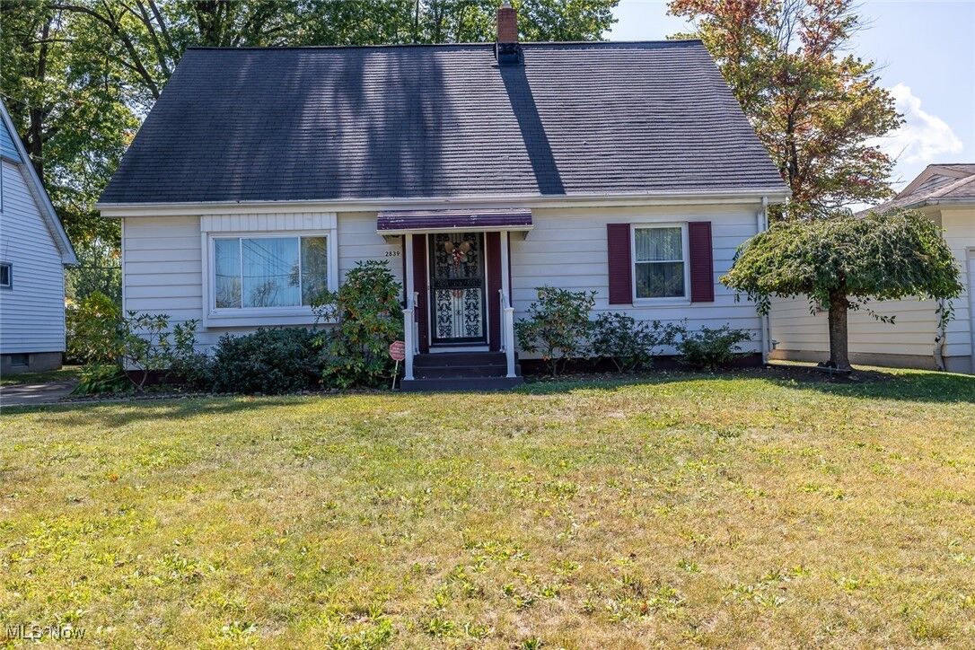 Property Photo: 2839 Merriweather Street NW OH 44485