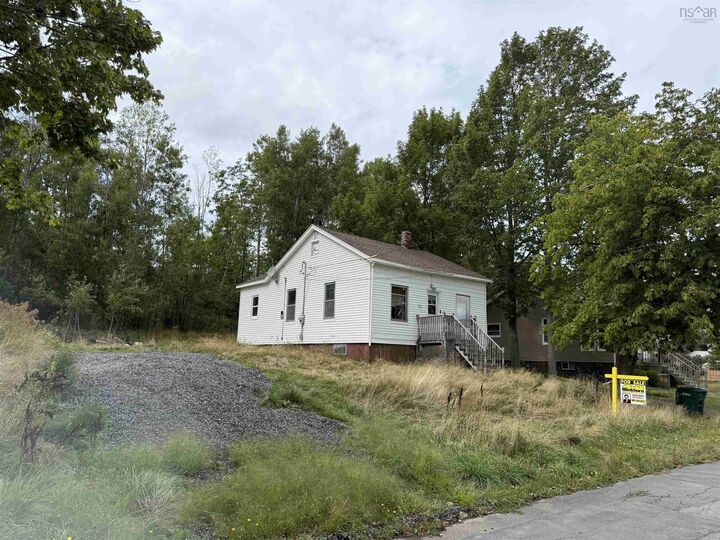 73 Ellis Street  New Glasgow NS B2H 2G9 photo