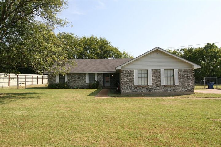 Property Photo:  211 Vz County Road 4107  TX 75103 