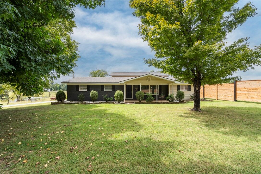 Property Photo: 13693 N Mount Pleasant Road AR 72736