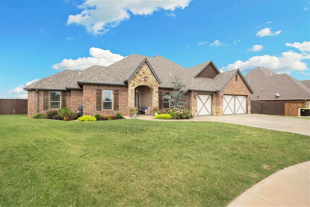 Property Photo:  777 Elm Street NW  OK 73078 