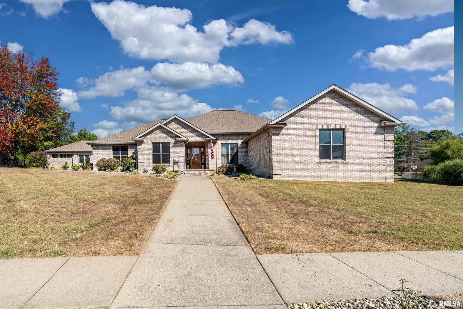 Property Photo: 2200 Brentwood Drive IL 62959