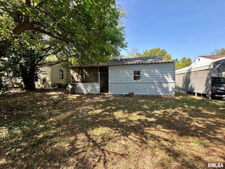 Property Photo: 507 N Davis Street IL 62901
