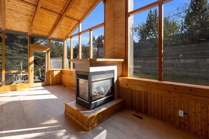 Property Photo:  419 33 Avenue NE  AB T2E 2J2 
