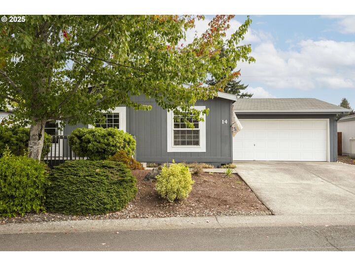 Property Photo: 16500 SE 1st St 14 WA 98684