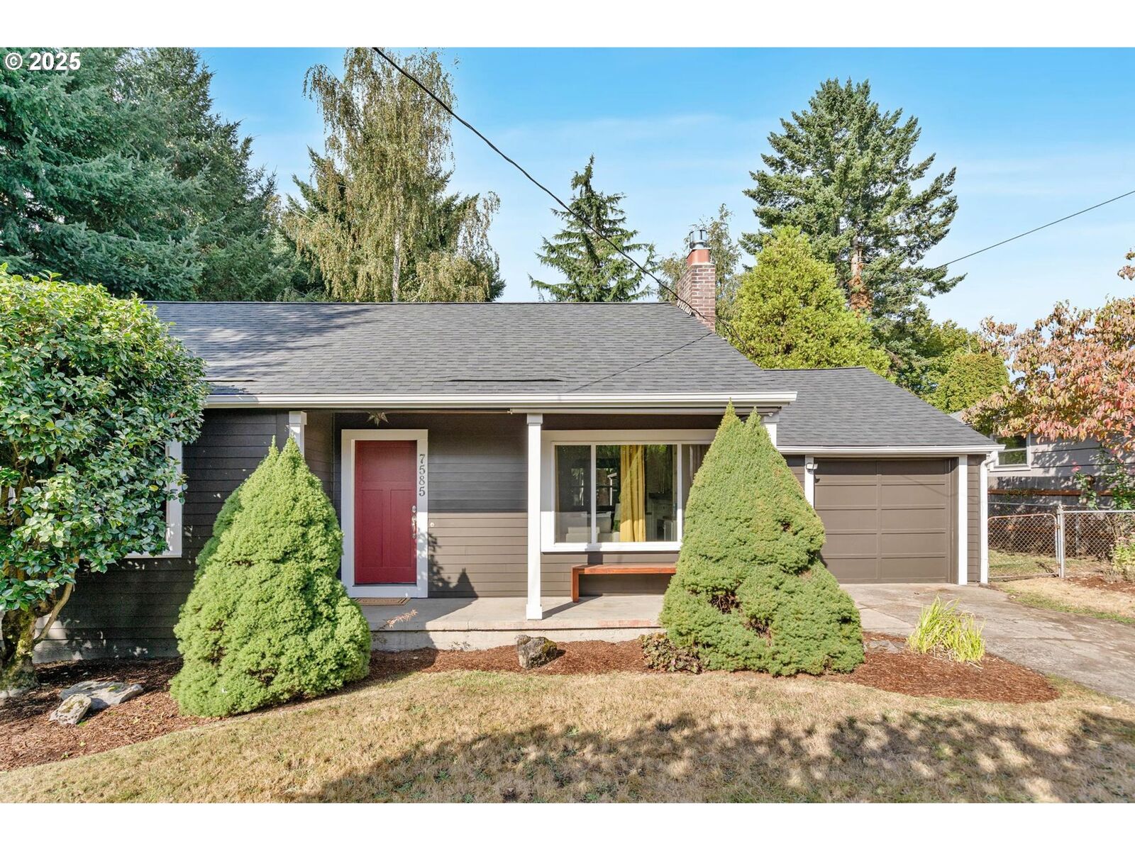 Property Photo:  7585 SW 71st Ave  OR 97223 