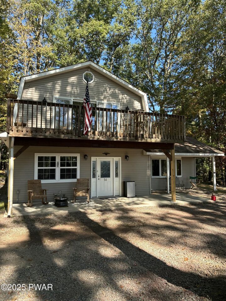 Property Photo:  54 Summit Circle  PA 18438 