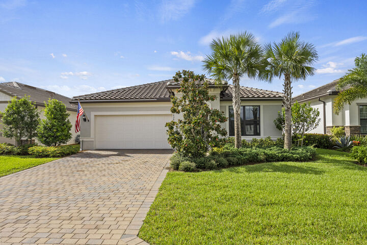 Property Photo:  636 SE Boboli Way  FL 34984 