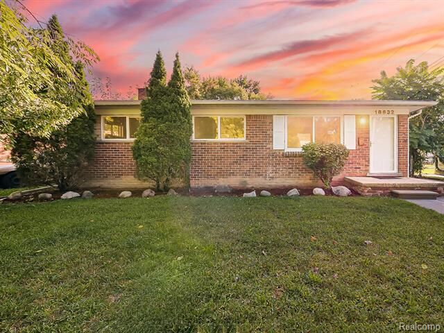 Property Photo:  18632 Lexington  MI 48240 