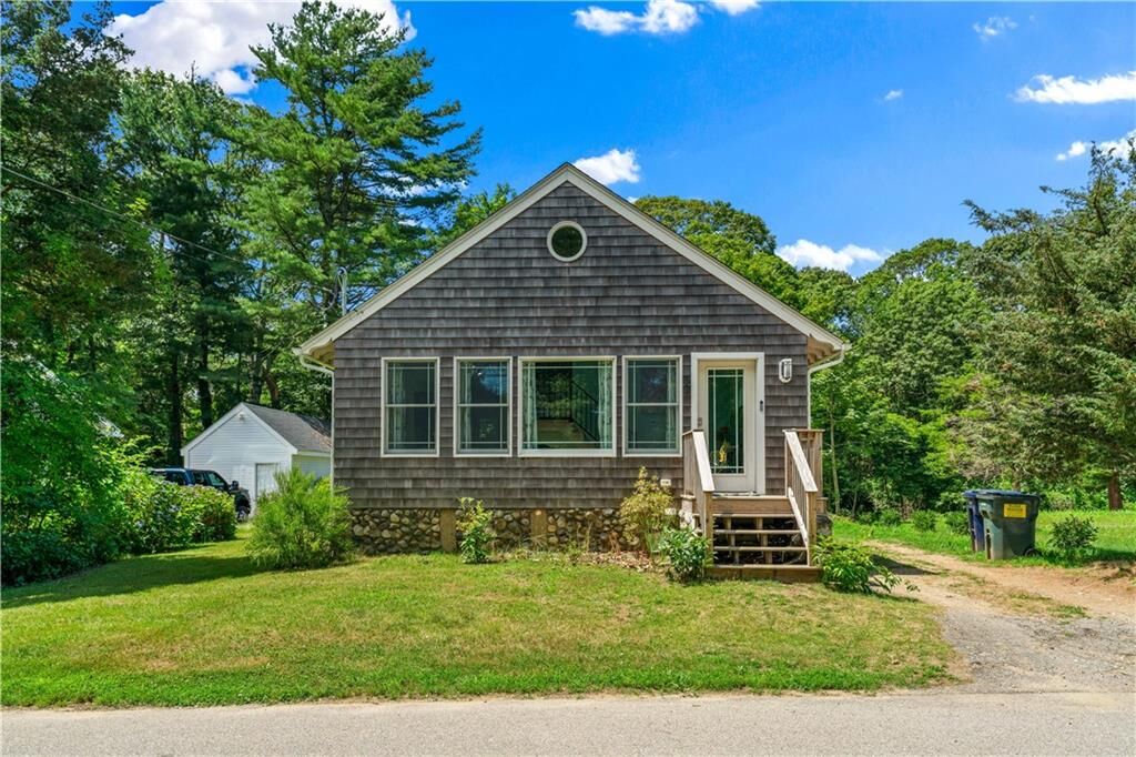 Property Photo:  86 Winsor Avenue  RI 02852 